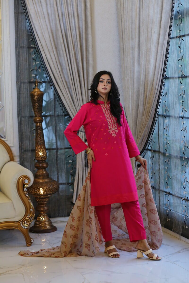 Rosy Gleam – 3-Piece Lawn Suit with Embroidered Shirt & Kamdani Dupatta
