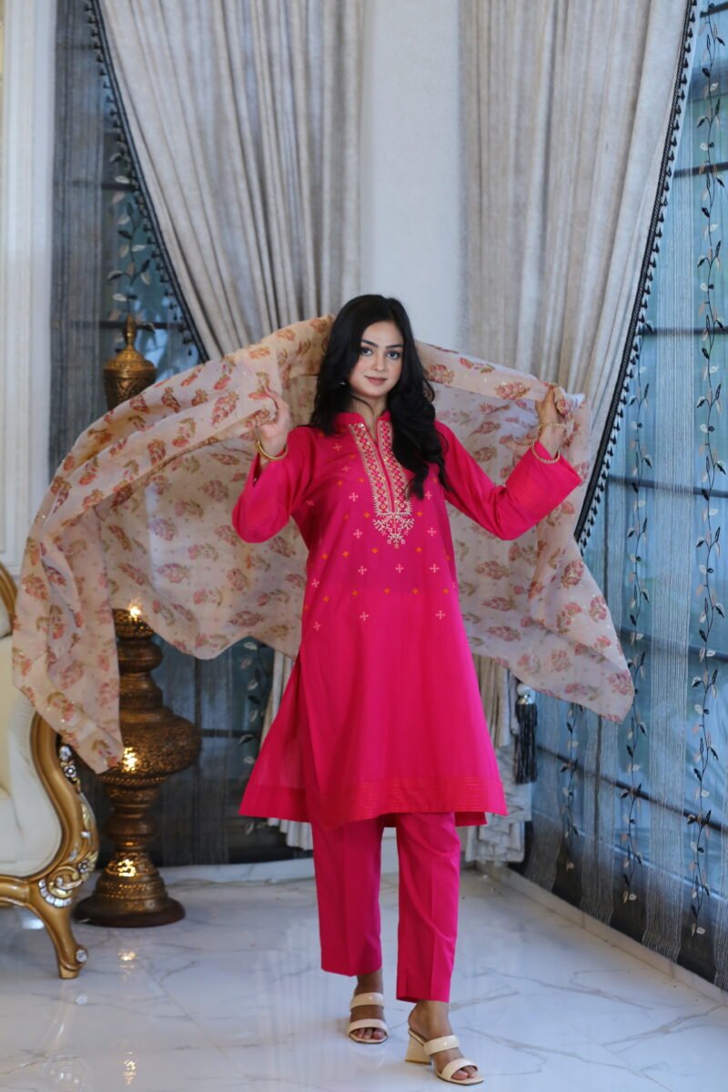 Rosy Gleam – 3-Piece Lawn Suit with Embroidered Shirt & Kamdani Dupatta