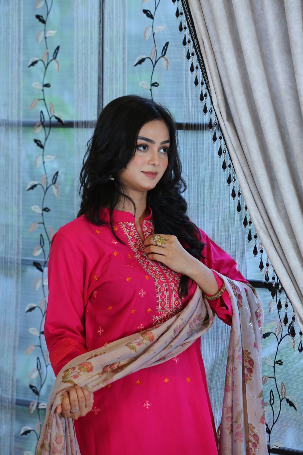 Rosy Gleam – 3-Piece Lawn Suit with Embroidered Shirt & Kamdani Dupatta - Image 4