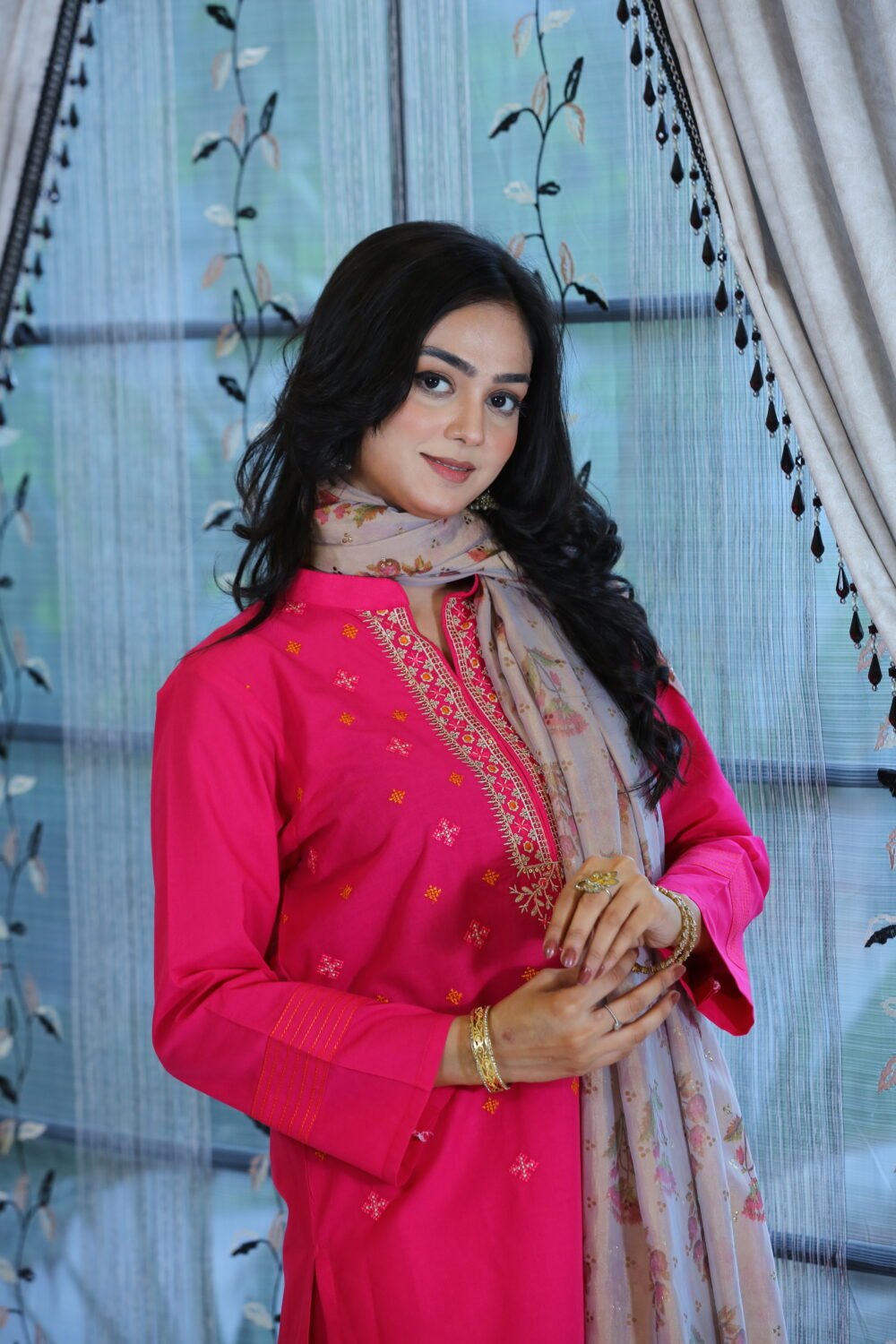 Rosy Gleam – 3-Piece Lawn Suit with Embroidered Shirt & Kamdani Dupatta - Image 5